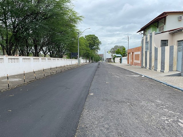 Seinfra inicia aplicao da segunda camada de asfalto na via que liga a Getlio Vargas a Vila Nobre