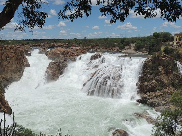 TURISMO - As cachoeiras de Paulo Afonso voltaram a ter guas mas a visitao pblica ainda no foi liberada pela Chesf 