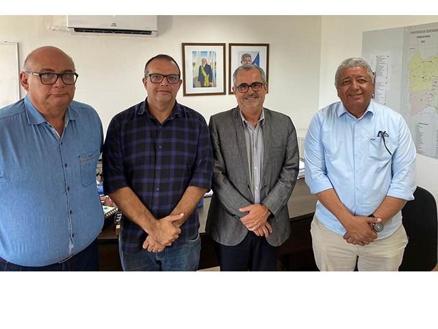 Em viagem a Salvador, Marcondes trata com Governo do Estado construo de novo Hospital Regional em Paulo Afonso