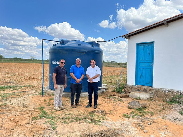 Marcondes acompanha implantação do novo centro de distribuição na rede de água beneficiando a Várzea, Lagoa do Rancho, Alagadiço, Serrote, Macambira e Bonomão