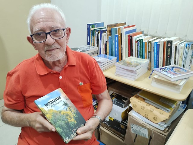 Professor Ivus Leal, celebrando a vida aos 84 anos, continua escrevendo...