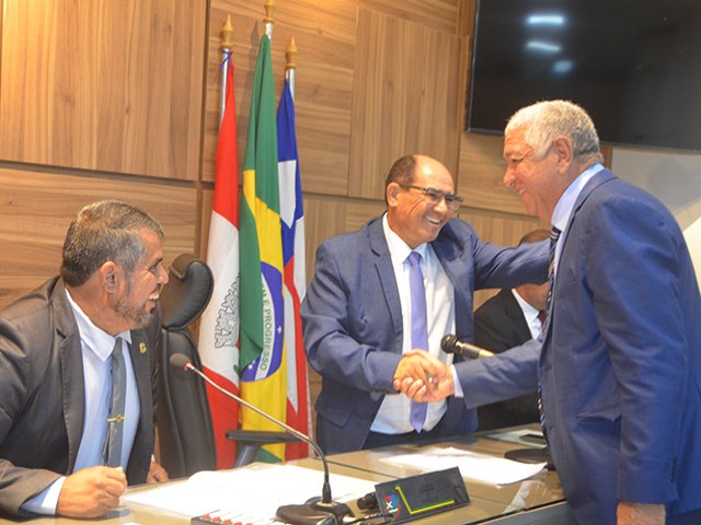 Presidente da Cmara, Jos Abel, empossa Marcondes Francisco como Prefeito de Paulo Afonso