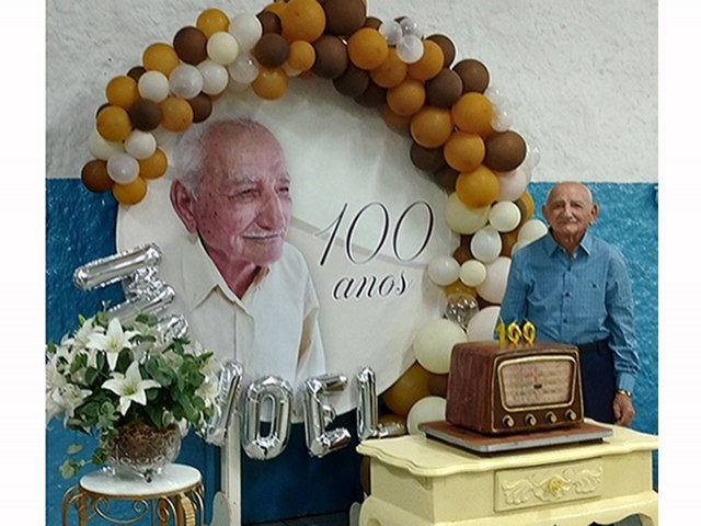 Manoel Pinto de Souza completou 100 anos. Comeou a trabalhar na Chesf em 1949. Conhea um pouco de sua histria!