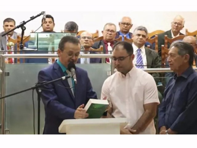 Prefeito eleito de Paulo Afonso, Mrio Galinho, participa de Culto em Ao de Graas pela vitria nas urnas