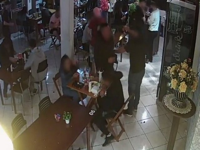 Tiroteio em restaurante deixa dois mortos em Jaboticaba, no norte do RS; uma das vtimas  policial civil