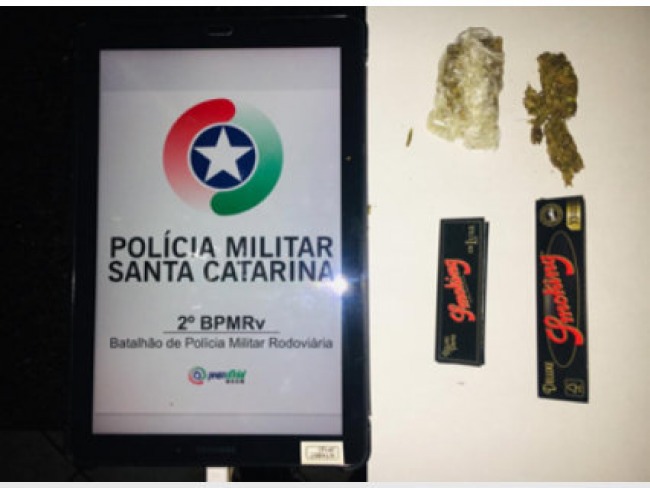 Polcia Militar Rodoviria apreende droga em Palmitos
