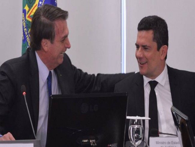 Bolsonaro defende Moro: “o que ele fez não tem preço”