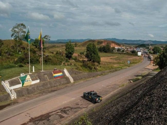 Soldados venezuelanos iro pedir refgio no Brasil 