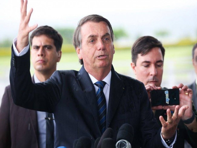 Bolsonaro pede que Congresso amplie posse e porte de arma no Brasil