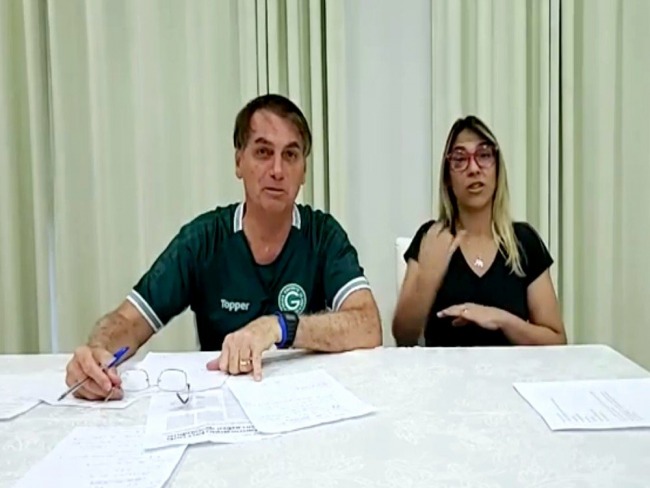 Bolsonaro sugere que turistas pensem bem antes de irem a Fernando de Noronha