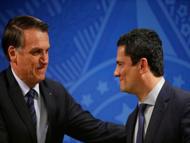 Bolsonaro ironiza falcia da imprensa marrom sobre demisso de Moro 
