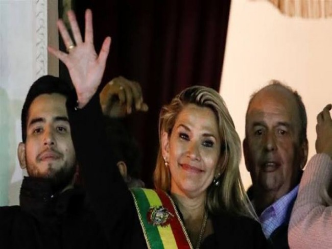 Nova presidente da Bolvia rompe com Venezuela e libera mdicos cubanos 