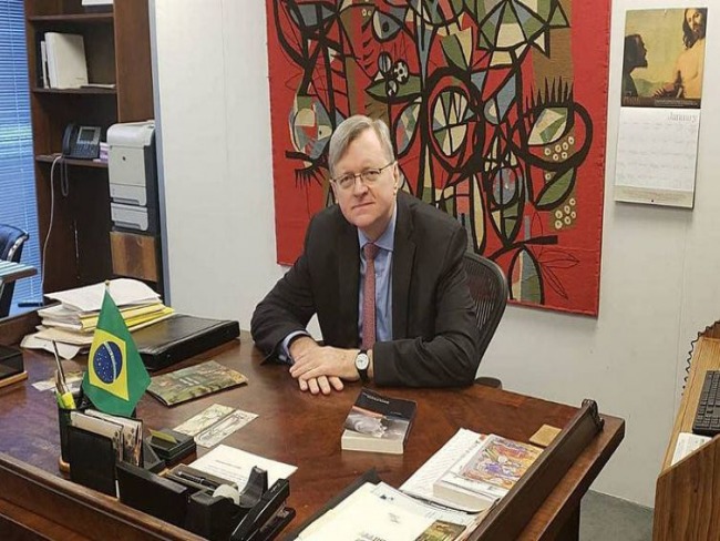 Diplomata que acompanhou Bolsonaro est com coronavrus