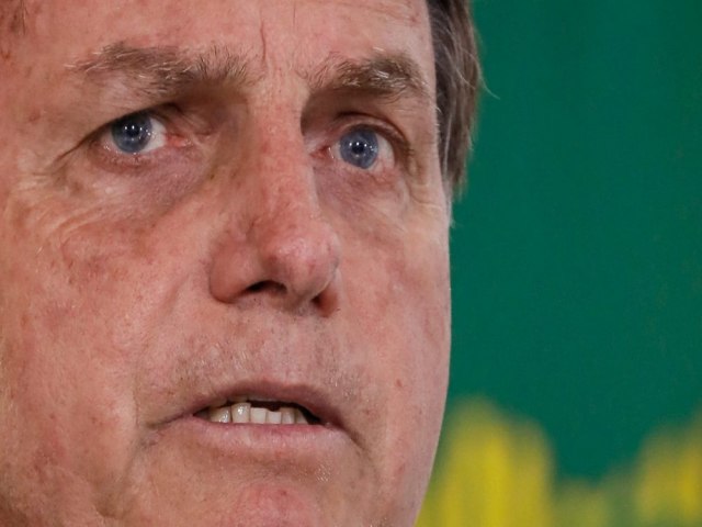 Bolsonaro diz que vacina ser gratuita e no obrigatria 