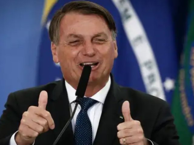 Bolsonaro chama Bonner de canalha, mentiroso e fala no 1 bilho de reais roubado pela globo 