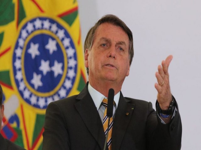 Bolsonaro afirma que tem dinheiro para o reajuste acima de 33% aos professores 