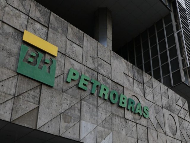 Ministro Mendonça, do STF, questiona Petrobrás sobre possíveis abusos nos preços dos combustíveis 