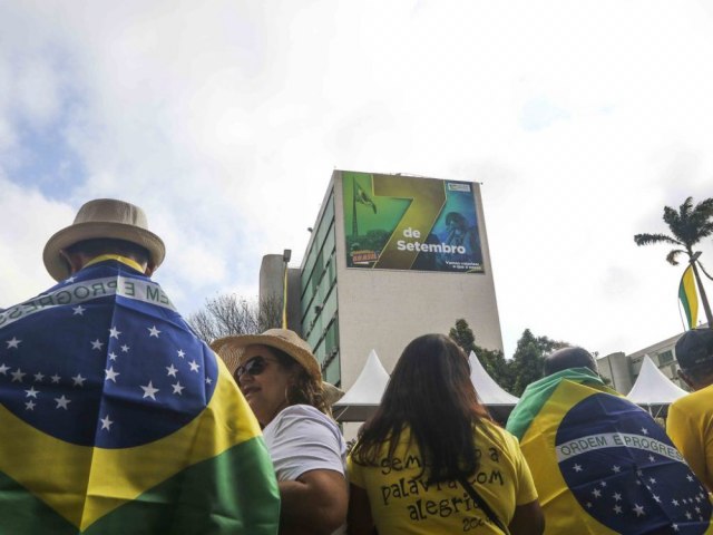 Carmen Lúcia do STF tenta estragar encontro de Bolsonaro com o povo no RJ dia sete de setembro 