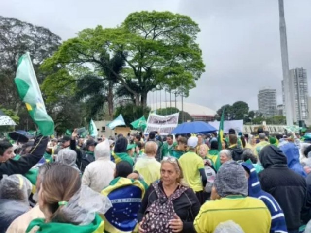 Militares apoiam as manifestaes e cogita-se impedir diplomao de Lula