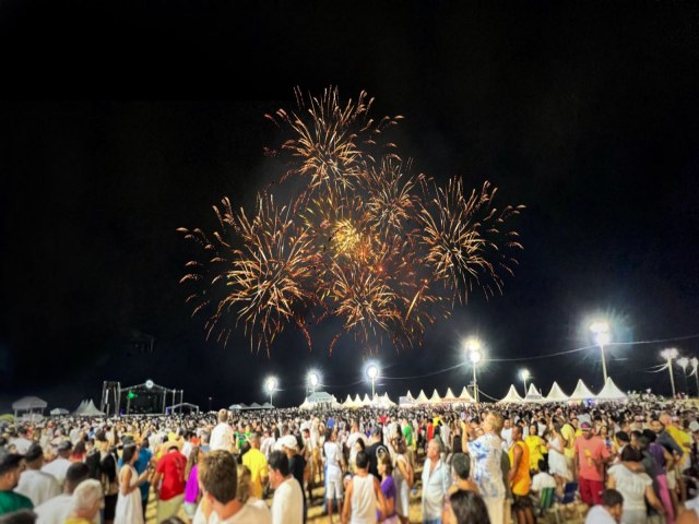 Festival da Virada em Mucuri encanta com show pirotcnico e anncio da programao do Carnaval 2024