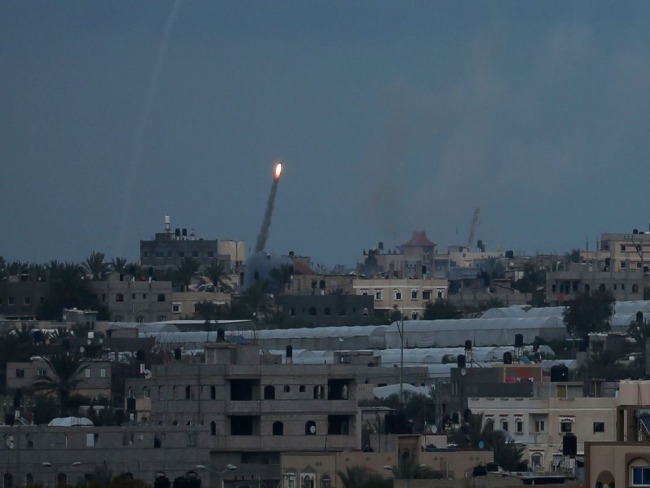 ISRAEL E HAMAS CONCORDAM EM RESTAURAR CALMA NA FRONTEIRA DE GAZA
