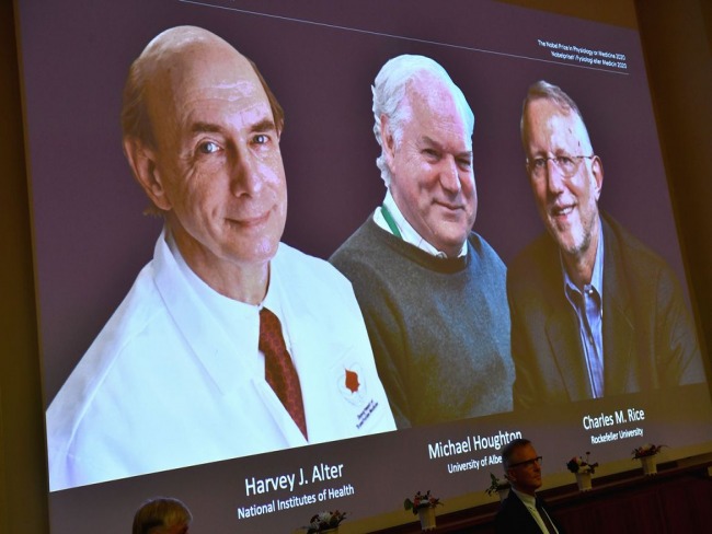 CIENTISTAS QUE AJUDARAM A IDENTIFICAR VRUS DA HEPATITE C GANHAM NOBEL