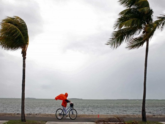 TEMPESTADE DELTA VIRA FURACO E AMEAA MXICO ANTES DOS ESTADOS UNIDOS