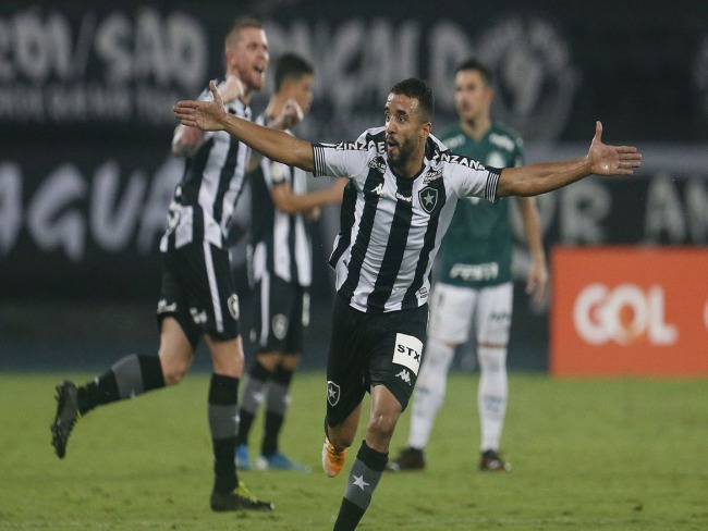 BOTAFOGO VENCE PALMEIRAS E DERRUBA LTIMO INVICTO DO BRASILEIRO