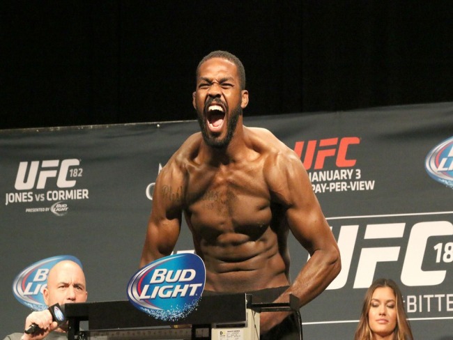 ADESANYA ACUSA JON JONES DE SE ESCONDER PARA FUGIR DO ANTIDOPING EM 2015, E AMERICANO CONFIRMA