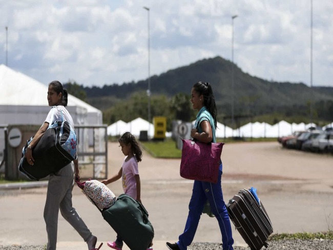 VENEZUELANOS SOFREM ABUSOS AO VOLTAR A PAS