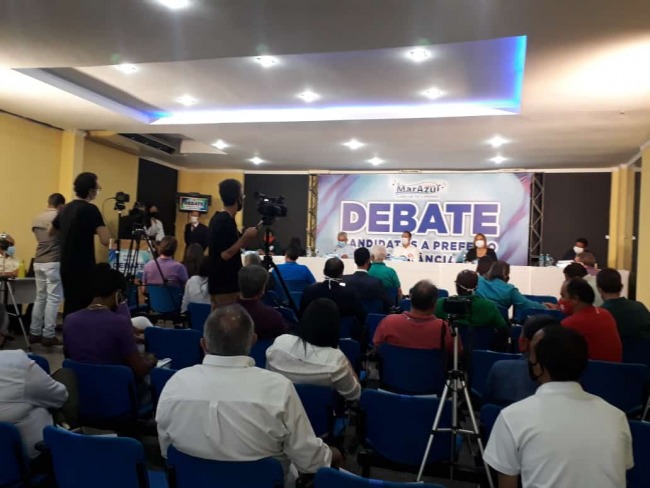 RDIO COMUNITRIA DE ESTNCIA REALIZOU DEBATE COM OS CINCO CANDIDATOS A PREFEITO 