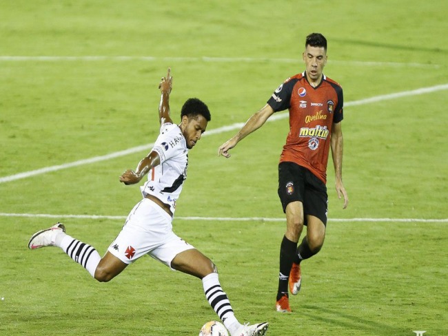 VASCO JOGA PARA O GASTO, SEGURA CARACAS E AVANA NA SUL-AMERICANA