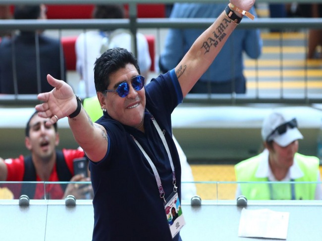 MARADONA EST 