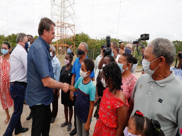 BOLSONARO: NOVO AUXLIO PODE COMEAR EM MARO E DURAR AT QUATRO MESES