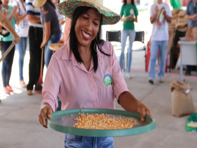 MUNICPIO DA REGIO CENTRO-SUL DISTRIBUI TONELADAS DE MILHOS PARA AGRICULTORES