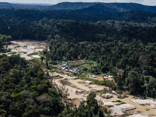 RIOS, TERRAS E ALIMENTOS CONTAMINADOS: COMO VIVEM OS AFETADOS PELO GARIMPO ILEGAL