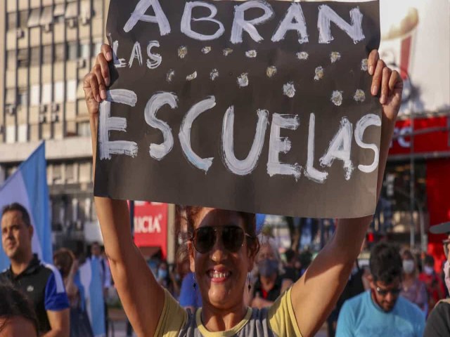 BUENOS AIRES VIVE DIA DE PROTESTOS POR CONFUSO SOBRE VOLTA S AULAS