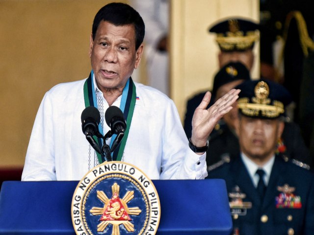 PRESIDENTE FILIPINO DIZ QUE NO HESITAR EM ENVIAR NAVIOS DE GUERRA AO MAR DA CHINA