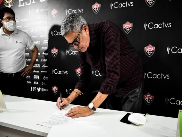 VITRIA APRESENTA NOVO PARCEIRO E PREV RECEITA ANUAL DE R$ 6 MILHES COM ACADEMIA DE FUTEBOL