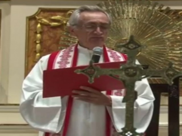 PADRE JOO BATISTA  INTERNADO E INTUBADO PARA TRATAMENTO DA COVID-19