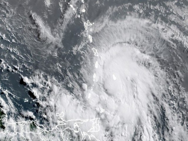 TEMPESTADE ELSA CHEGA A CUBA APS DEIXAR 3 MORTOS NO CARIBE