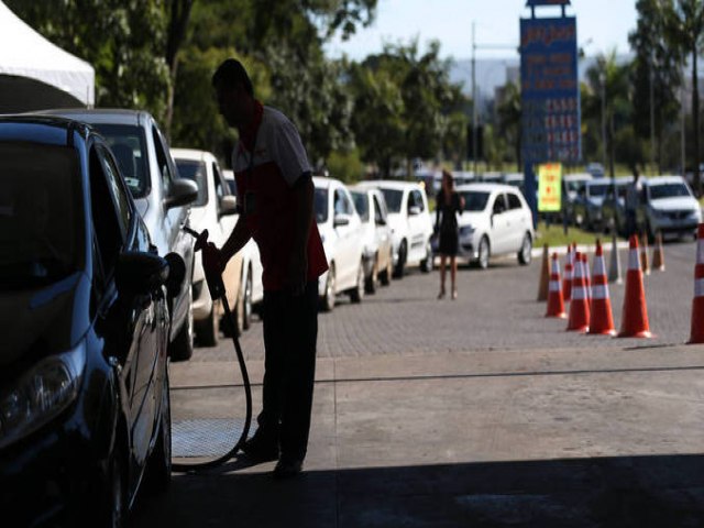 PREO DO LITRO DA GASOLINA J ALCANA R$ 7 EM TRS ESTADOS BRASILEIROS