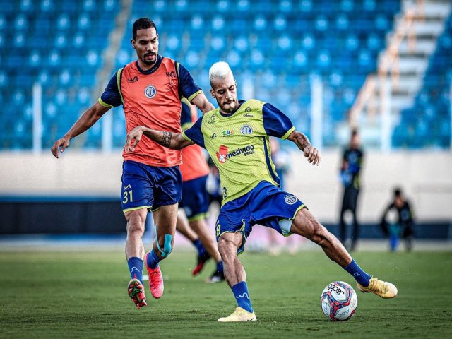 COM TREINO NA ARENA BATISTO, CONFIANA SEGUE COM PREPARAO PARA ENCARAR O AVA