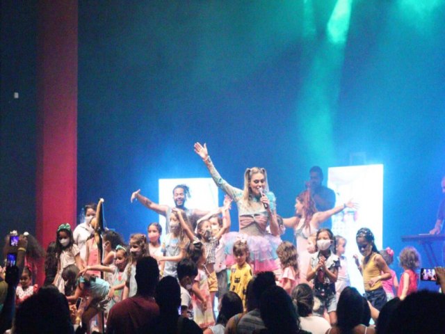 SHOW INFANTIL COM MAYSA REIS FOI SUCESSO DE PBLICO E ANIMAO NO TEATRO ATHENEU