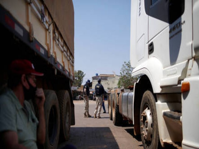 CAMINHONEIROS NOTIFICAM GOVERNO SOBRE GREVE EM 1 DE NOVEMBRO