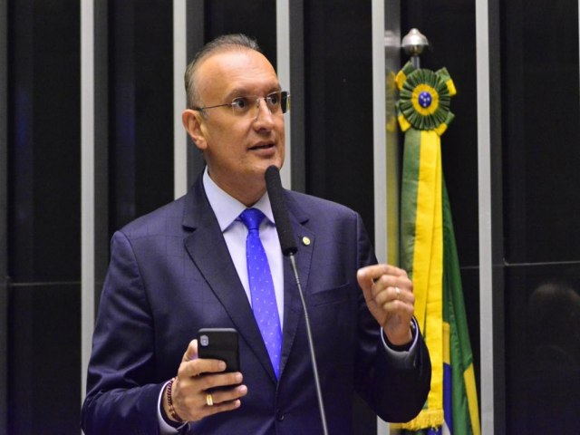 FÁBIO COMEMORA APROVAÇÃO DE MP QUE COMPLEMENTA O VALOR DO AUXÍLIO BRASIL
