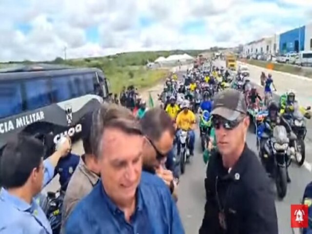 BOLSONARO  ESCOLTADO POR DEZENAS DE MOTOCICLISTAS EM PROPRI