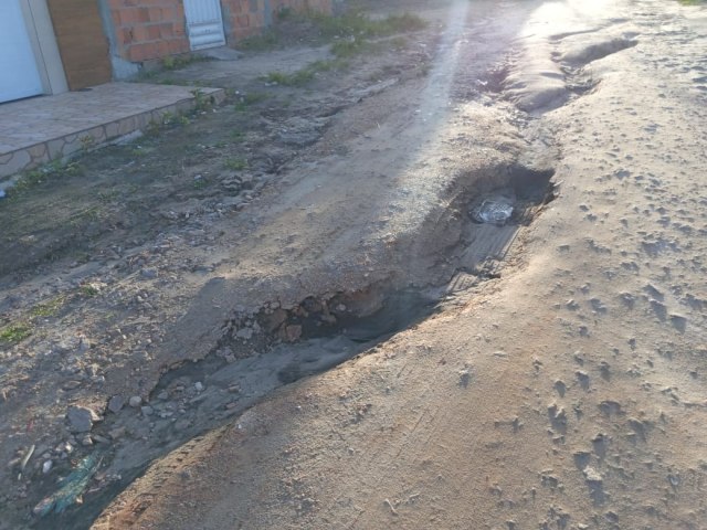 EM SANTA LUZIA DO ITANHY, MORADORES DO CAMBU RECLAMAM DA FALTA DE PAVIMENTAO 