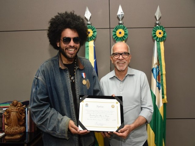 CANTOR MESTRINHO RECEBE A MEDALHA IGNCIO BARBOSA