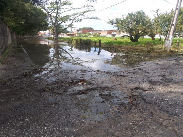 RUA ANTIGA INTERDITADA POR FALTA DE REPARO DA PREFEITURA DE ESTNCIA